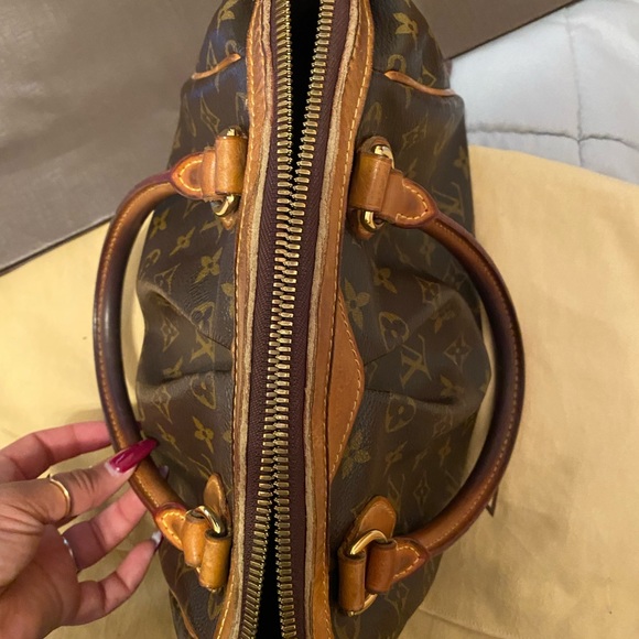 Louis Vuitton
Tivoli Handbag Monogram Canvas PM - Picture 9 of 16